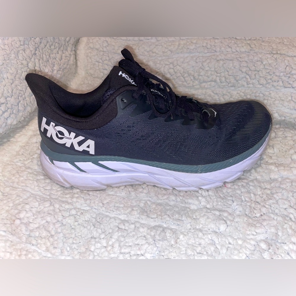 Hoka One Men’s size 9 Tennis shoes/Running Shoes. Gently used.